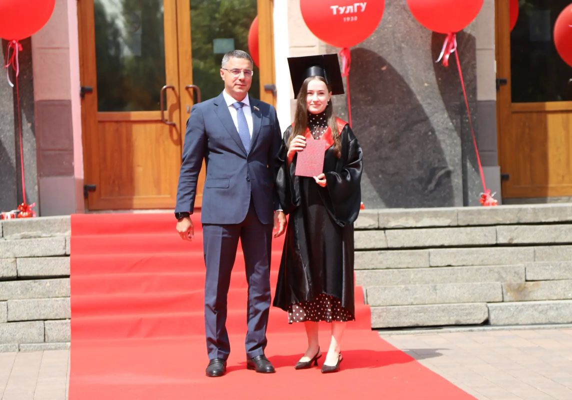 Выпускникам ТулГУ вручили дипломы с отличием Выпускникам ТулГУ вручили дипломы с отличием