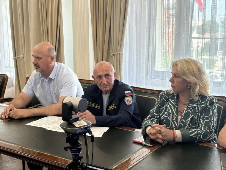 Городские службы переведены в режим повышенной готовности Городские службы переведены в режим повышенной готовности