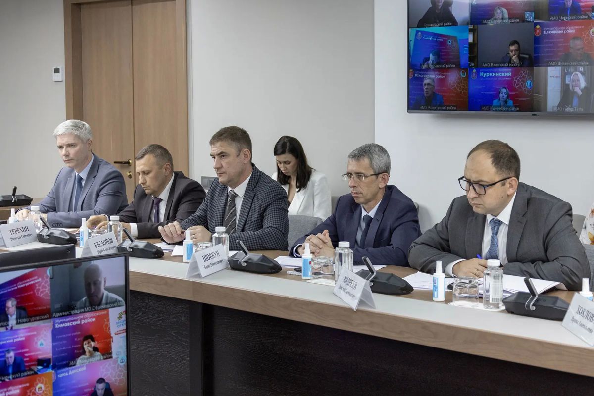 В Тульской области прошло совещание по подготовке к неблагоприятным метеоусловиям В Тульской области прошло совещание по подготовке к неблагоприятным метеоусловиям