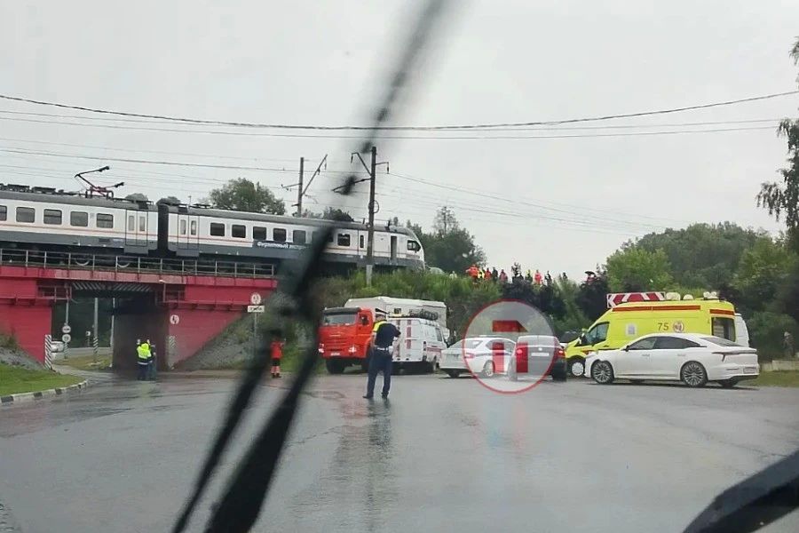 Жесткое ДТП произошло у «Красных ворот» утром 11 июля Жесткое ДТП произошло у «Красных ворот» утром 11 июля
