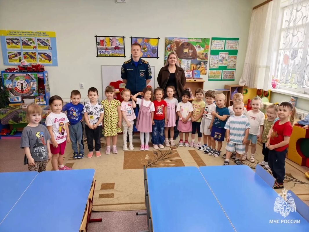 В Туле сотрудники МЧС России провели открытые уроки по пожарной безопасности для воспитанников детских садов В Туле сотрудники МЧС России провели открытые уроки по пожарной безопасности для воспитанников детских садов