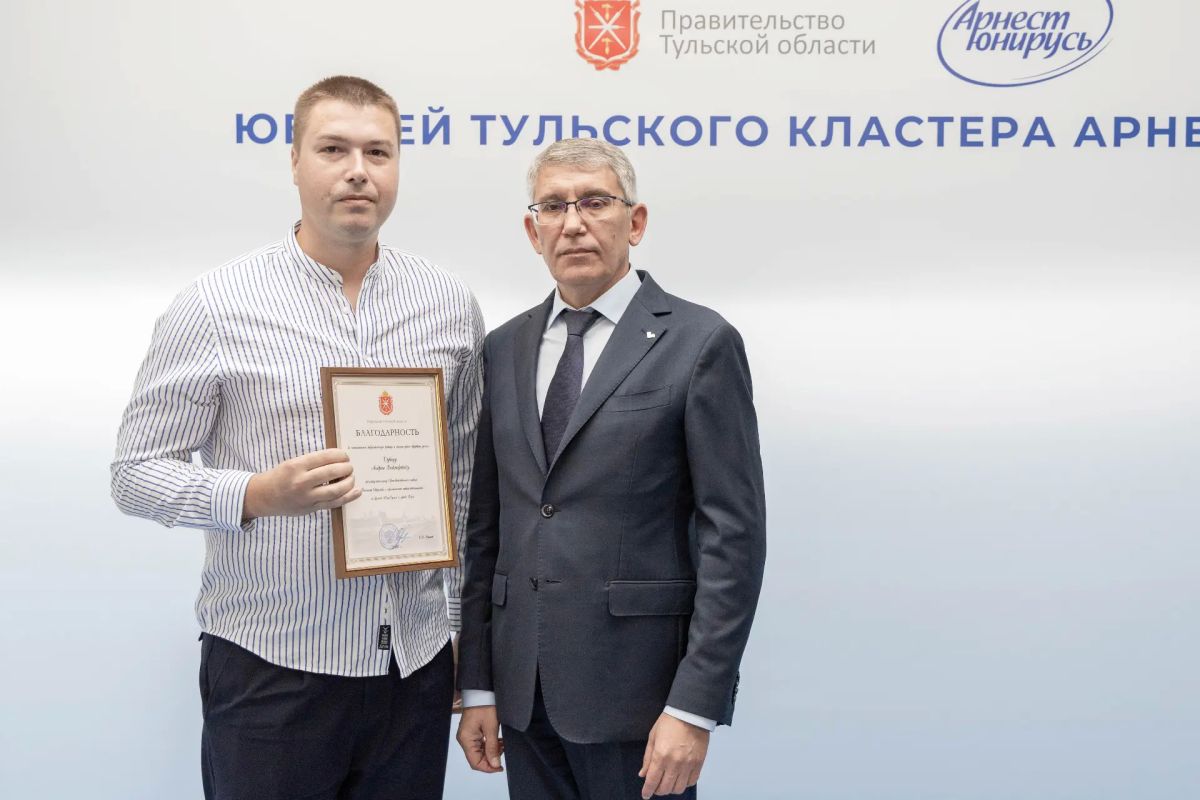 Губернатор Дмитрий Миляев поздравил сотрудников «Арнест ЮниРусь» с 15-летием предприятия Губернатор Дмитрий Миляев поздравил сотрудников «Арнест ЮниРусь» с 15-летием предприятия
