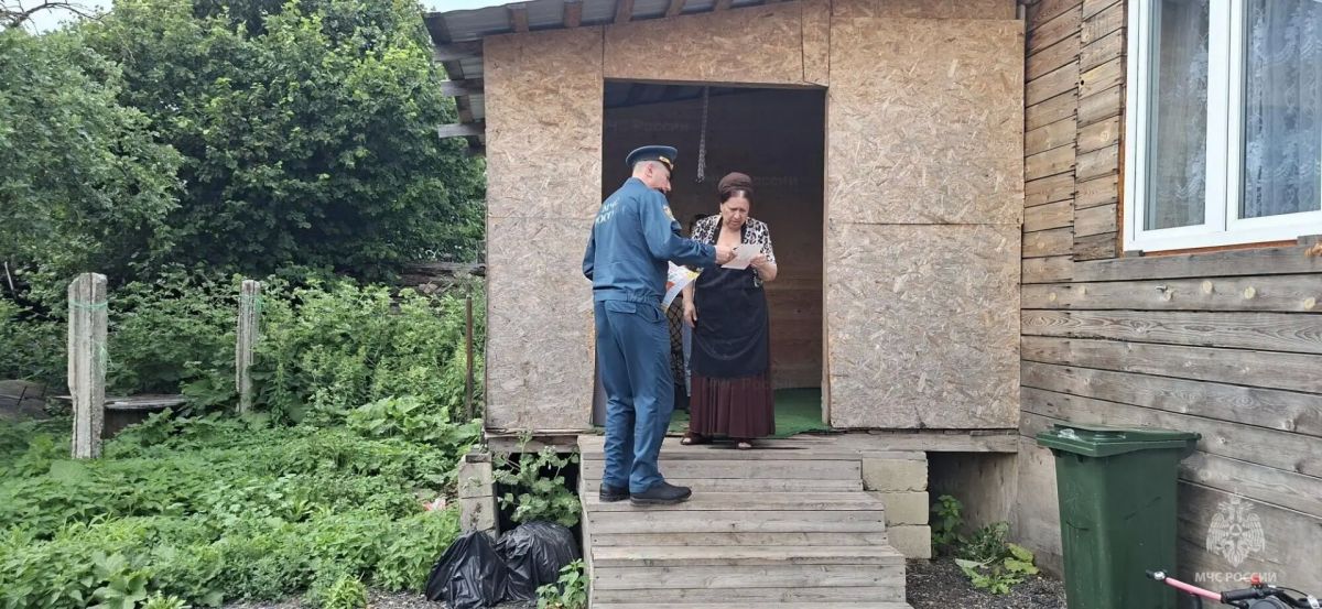 Профилактика пожаров — в центре внимания сотрудников МЧС России Профилактика пожаров — в центре внимания сотрудников МЧС России