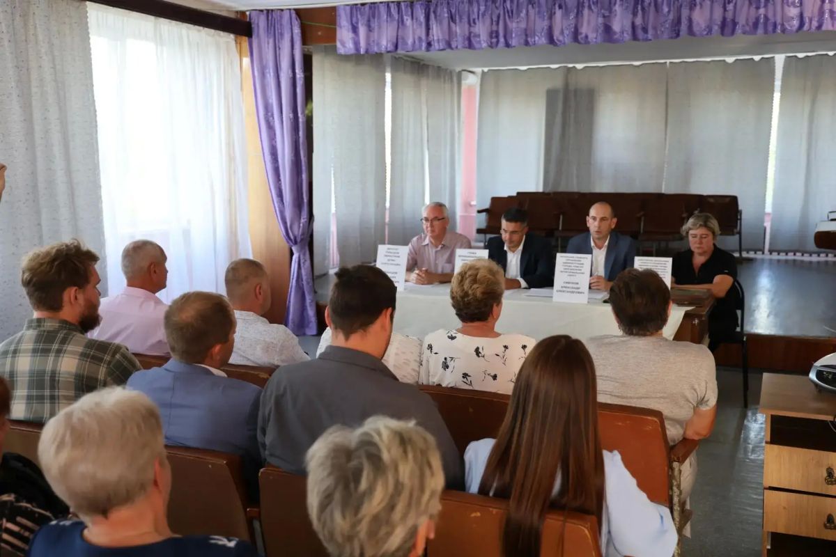 В Хрущево состоялась встреча с жителями В Хрущево состоялась встреча с жителями