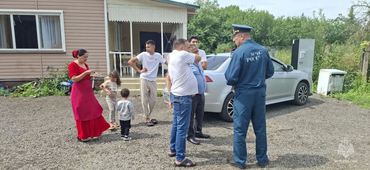 Профилактика пожаров — в центре внимания сотрудников МЧС России Профилактика пожаров — в центре внимания сотрудников МЧС России