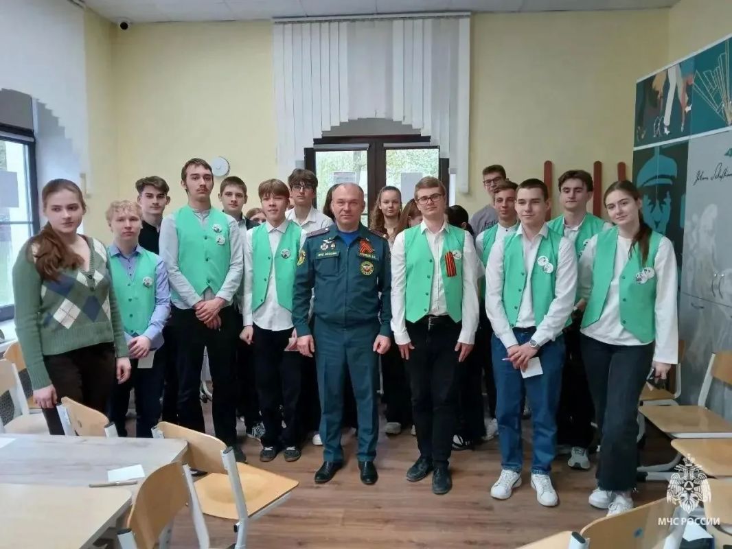 #СМИобМЧС #ЛицаМЧС. В преддверии Дня образования Государственного пожарного надзора: интервью с начальником отдела Дмитрием Кузнецовым 18 июля сотрудники Государственного пожарного надзора МЧС России отмечают... #СМИобМЧС #ЛицаМЧС. В преддверии Дня образования Государственного пожарного надзора: интервью с начальником отдела Дмитрием Кузнецовым 18 июля сотрудники Государственного пожарного надзора МЧС России отмечают...