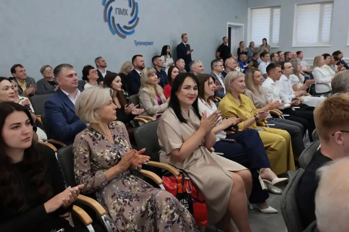 Дмитрий Миляев: Металлург — звучит гордо!. В преддверии профессионального праздника поздравил сотрудников предприятий Промышленно-металлургического холдинга Дмитрий Миляев: Металлург — звучит гордо!. В преддверии профессионального праздника поздравил сотрудников предприятий Промышленно-металлургического холдинга