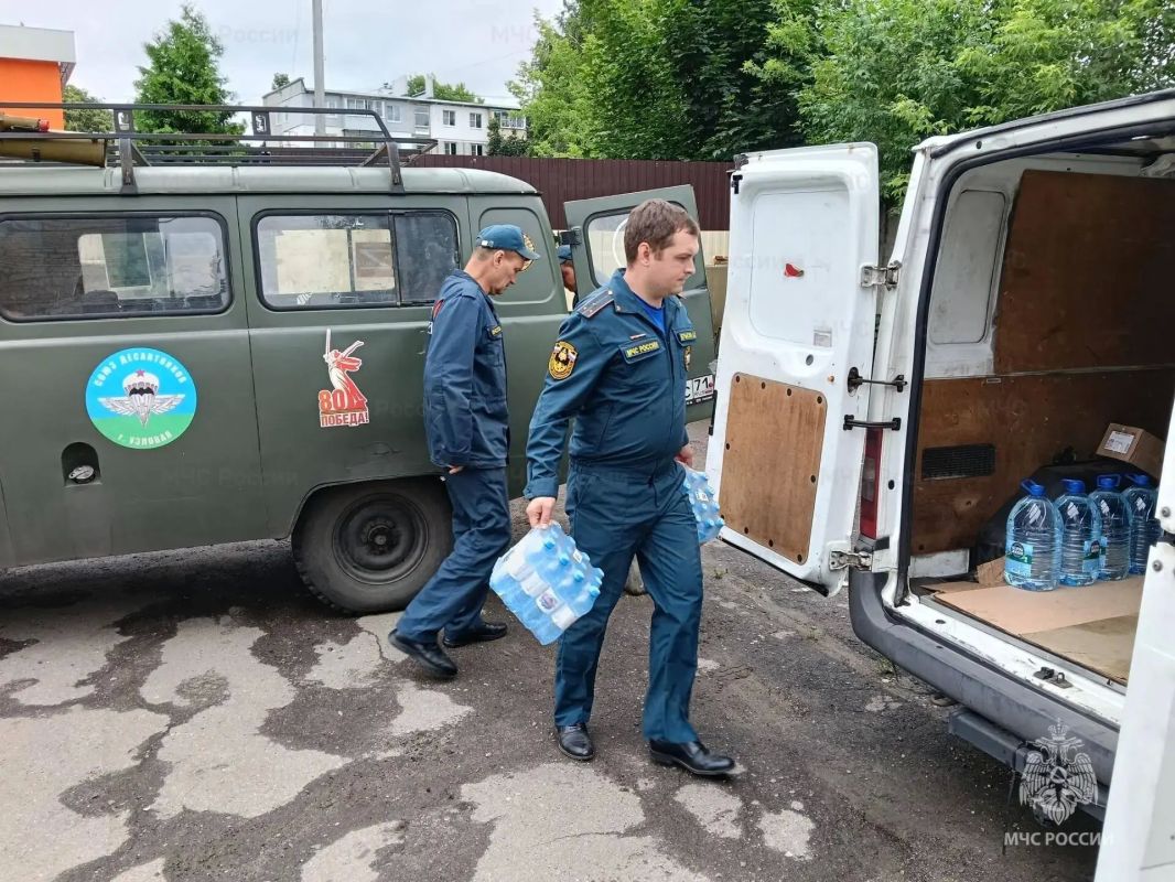 Сотрудники Узловского пожарно-спасательного гарнизона ГУ МЧС России по Тульской области сформировали и передали очередную партию гуманитарной помощи военнослужащим, выполняющим боевые задачи в зоне проведения специальной... Сотрудники Узловского пожарно-спасательного гарнизона ГУ МЧС России по Тульской области сформировали и передали очередную партию гуманитарной помощи военнослужащим, выполняющим боевые задачи в зоне проведения специальной...