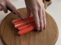 Необычные закуски на Новый год: оригинальные крабовые палочки за 15 минут