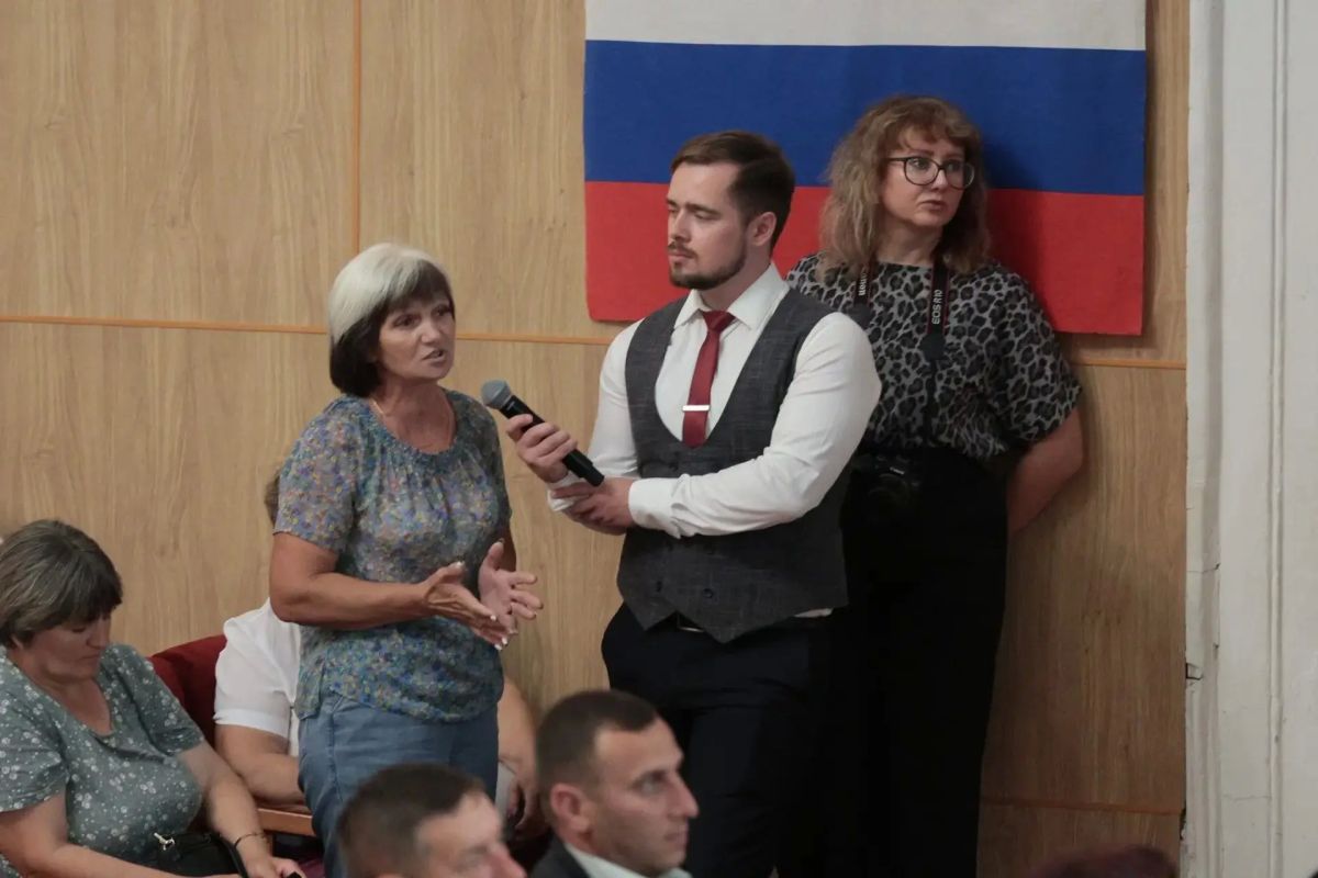 Дмитрий Миляев: Сегодня Суворов стал точкой притяжения старост и руководителей ТОС сразу семи муниципалитетов нашего региона Дмитрий Миляев: Сегодня Суворов стал точкой притяжения старост и руководителей ТОС сразу семи муниципалитетов нашего региона