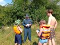 Дети у воды: бдительность взрослых спасает жизнь