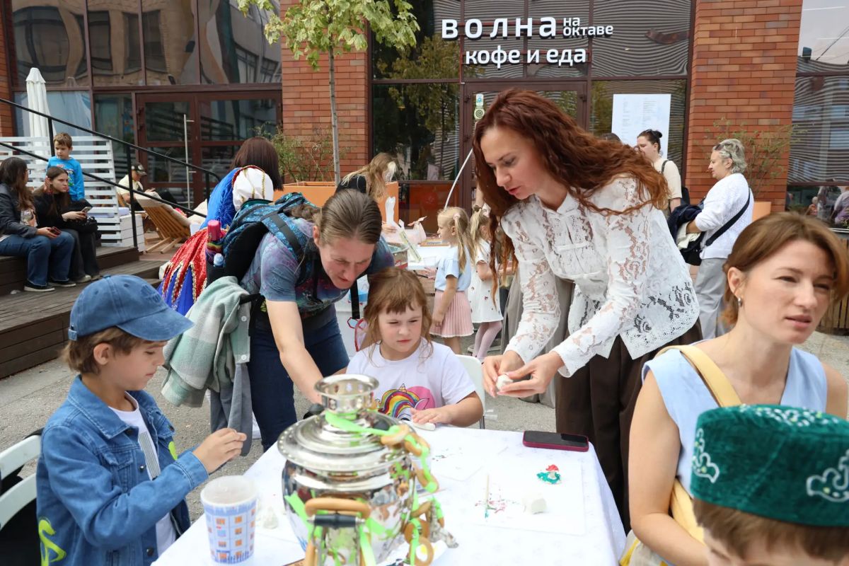 Дарья Герасимова побывала на семейном фестивале «Ярко-Жарко 2026» Дарья Герасимова побывала на семейном фестивале «Ярко-Жарко 2026»