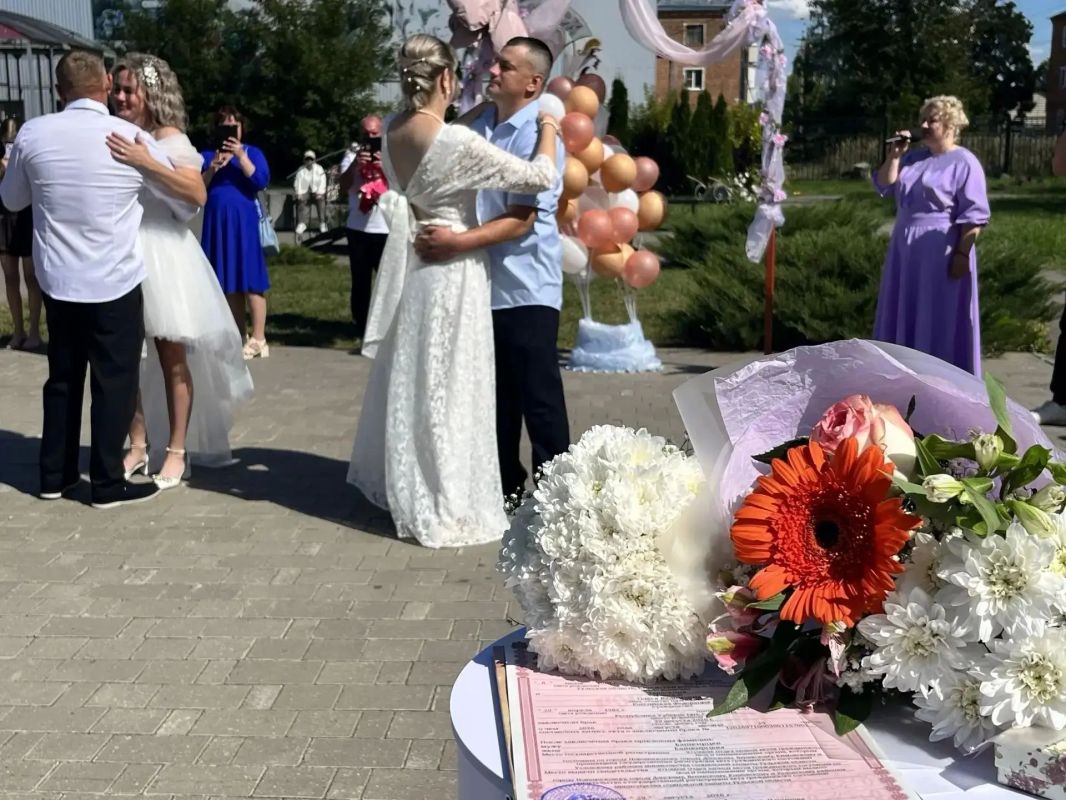 Есть на Земле этот город влюбленных людей Есть на Земле этот город влюбленных людей