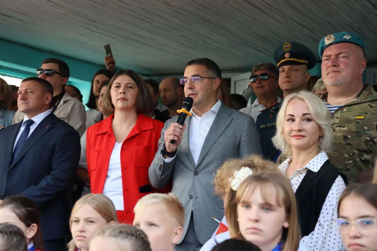Алексей Эрк побывал на торжественной линейке в День знаний Алексей Эрк побывал на торжественной линейке в День знаний