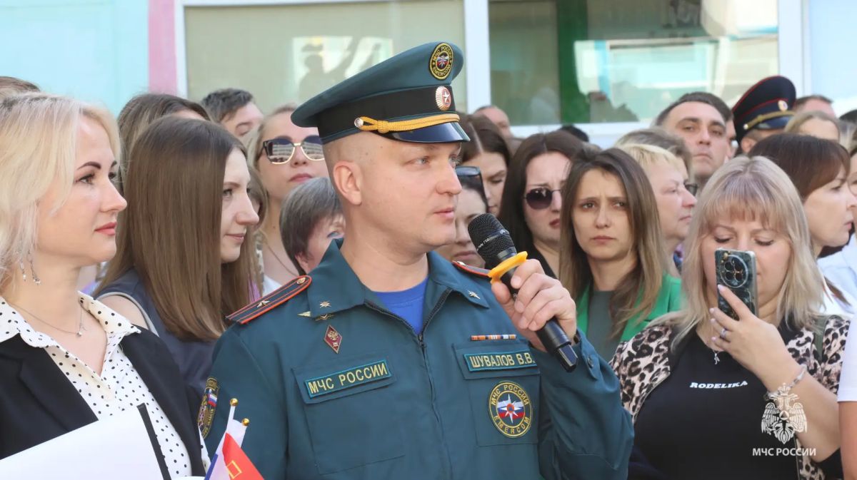 Юный герой.Первоклассник предотвратил пожар и спас дома соседей Юный герой.Первоклассник предотвратил пожар и спас дома соседей