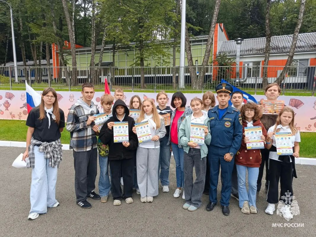 #СпасибоМЧС. Сотрудникам МЧС России выразили благодарность за участие в празднике «Безопасный город» В адрес ГУ МЧС России по Тульской области поступила благодарность за активное участие сотрудников пожарно-спасательного... #СпасибоМЧС. Сотрудникам МЧС России выразили благодарность за участие в празднике «Безопасный город» В адрес ГУ МЧС России по Тульской области поступила благодарность за активное участие сотрудников пожарно-спасательного...
