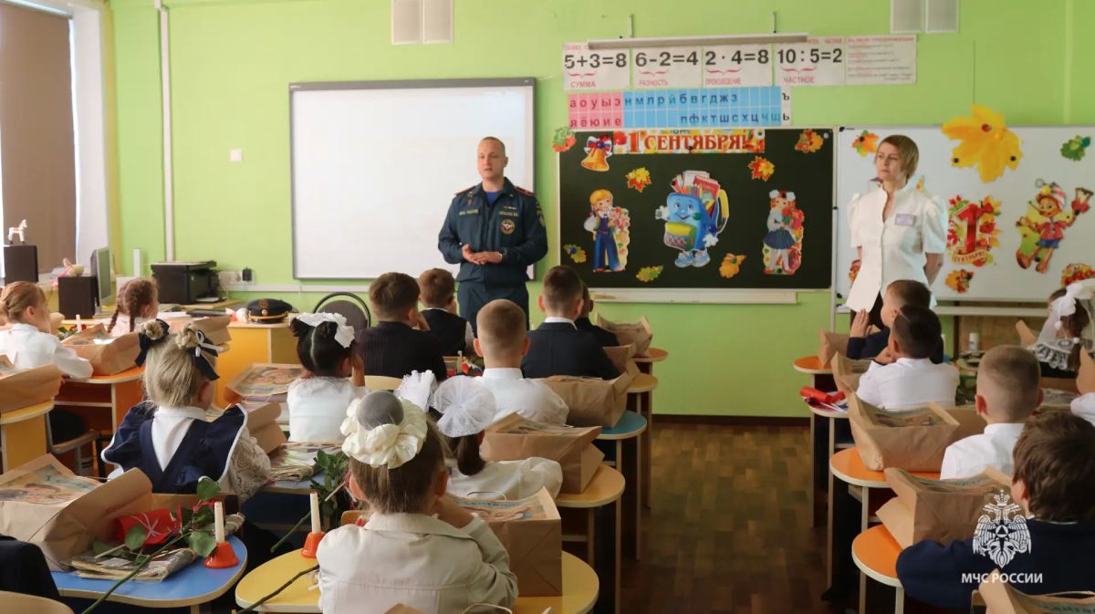 Юный герой.Первоклассник предотвратил пожар и спас дома соседей Юный герой.Первоклассник предотвратил пожар и спас дома соседей