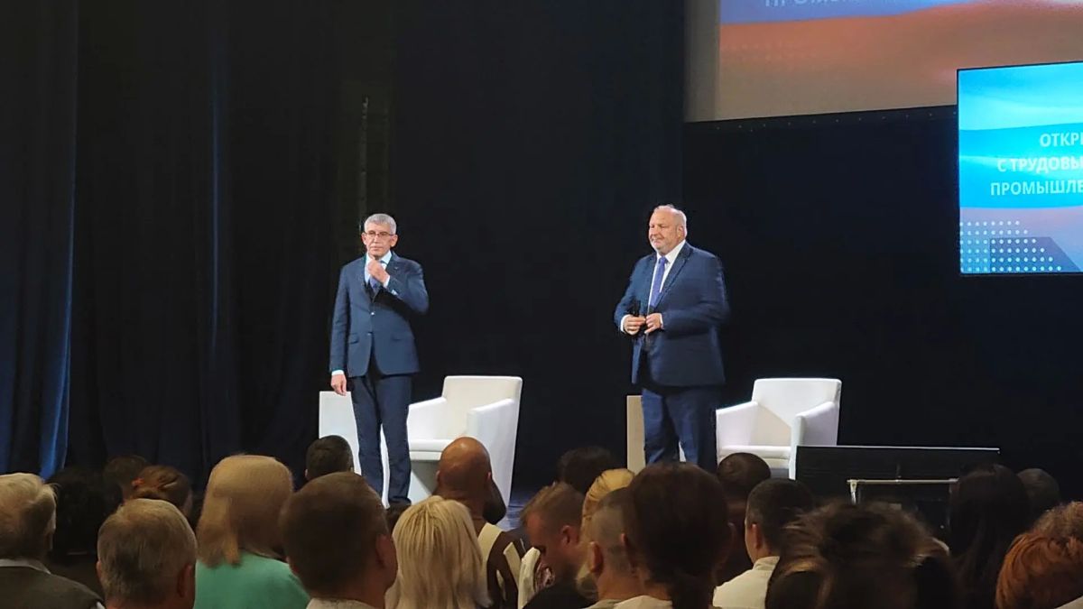 Более 600 работников тульского оборонно-промышленного комплекса сегодня собрались в ДК тульского Машзавода Более 600 работников тульского оборонно-промышленного комплекса сегодня собрались в ДК тульского Машзавода