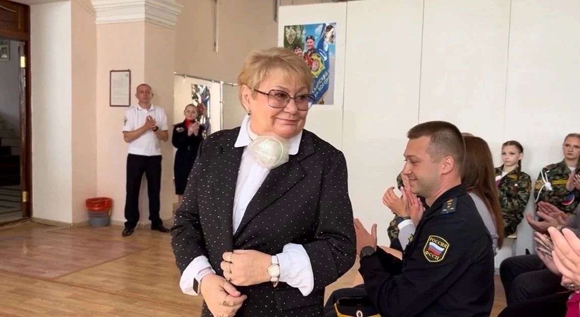 Члены Общественного совета при УМВД поздравили будущих юристов с Днём знаний Члены Общественного совета при УМВД поздравили будущих юристов с Днём знаний