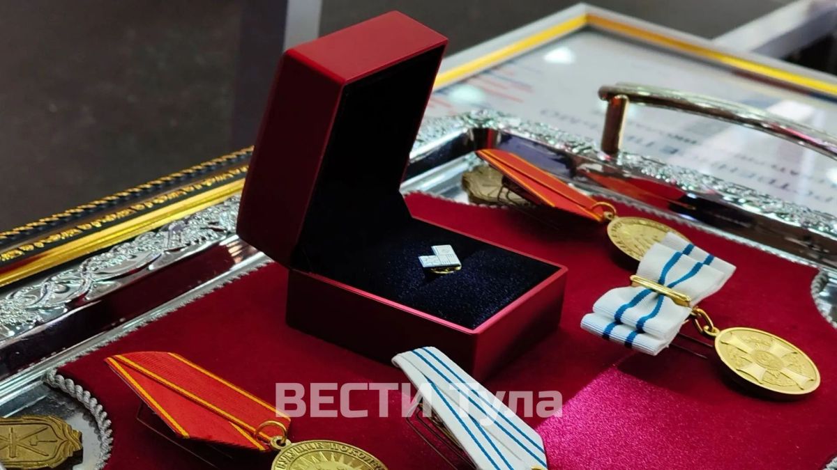 Тульские «Вести» одними из первых увидели новую награду губернатора – Почётный знак «Тульская область – территория семейного счастья»! Тульские «Вести» одними из первых увидели новую награду губернатора – Почётный знак «Тульская область – территория семейного счастья»!