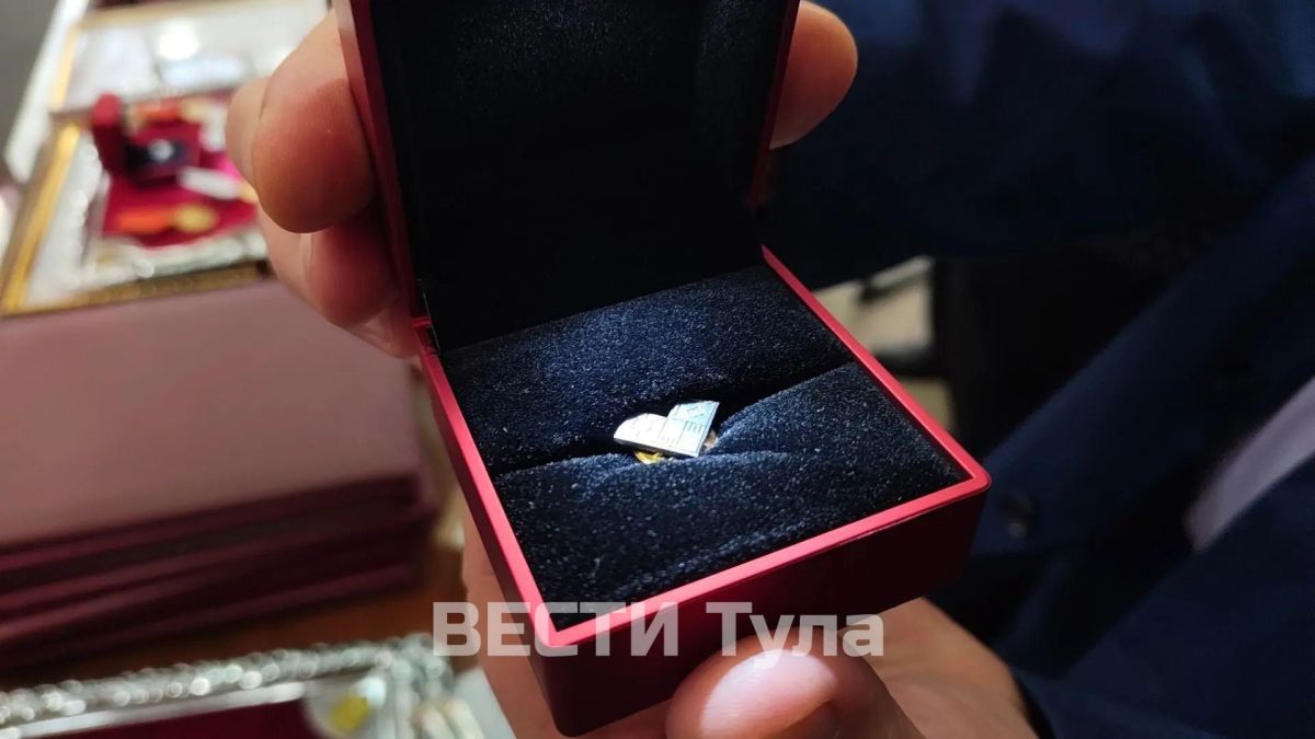 Тульские «Вести» одними из первых увидели новую награду губернатора – Почётный знак «Тульская область – территория семейного счастья»! Тульские «Вести» одними из первых увидели новую награду губернатора – Почётный знак «Тульская область – территория семейного счастья»!