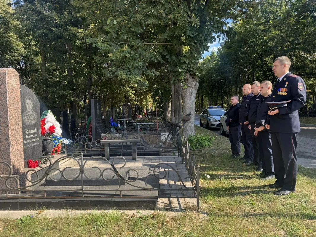 В Туле сотрудники батальона патрульно-постовой службы провели мероприятия, посвященные профессиональному празднику В Туле сотрудники батальона патрульно-постовой службы провели мероприятия, посвященные профессиональному празднику