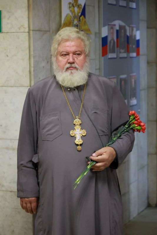 В День солидарности в борьбе с терроризмом тульские полицейские и представители общественности почтили память жертв терактов В День солидарности в борьбе с терроризмом тульские полицейские и представители общественности почтили память жертв терактов
