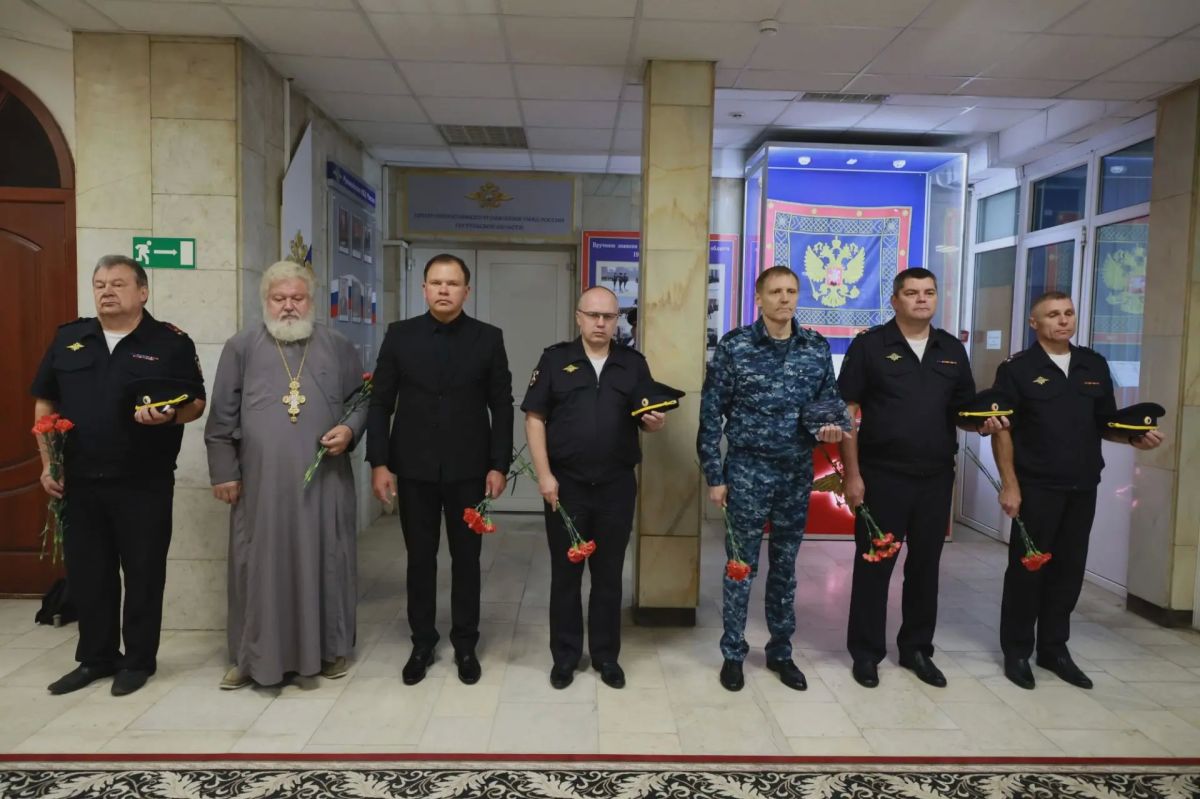 В День солидарности в борьбе с терроризмом тульские полицейские и представители общественности почтили память жертв терактов В День солидарности в борьбе с терроризмом тульские полицейские и представители общественности почтили память жертв терактов