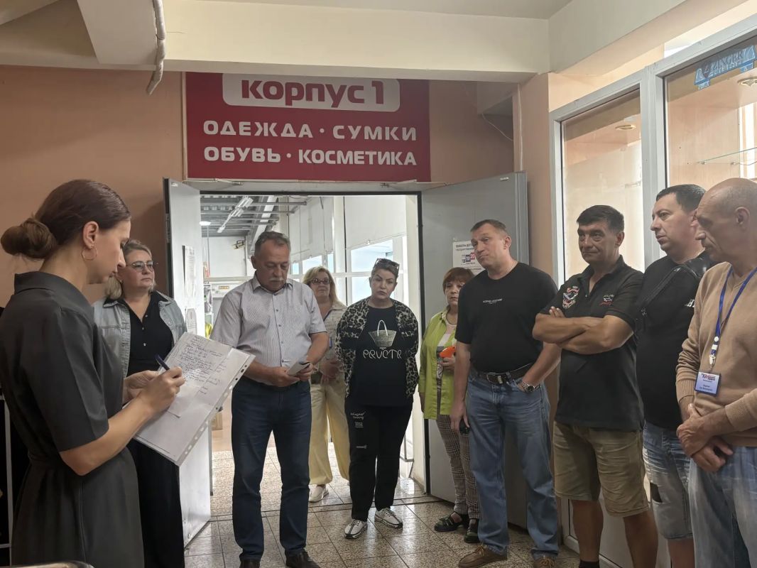 Заместитель председателя Тульской городской Думы, заместитель руководителя фракции «Единая Россия» Дарья Герасимова пообщалась с коллективом организации «Ярмарка на Фрунзе» Заместитель председателя Тульской городской Думы, заместитель руководителя фракции «Единая Россия» Дарья Герасимова пообщалась с коллективом организации «Ярмарка на Фрунзе»