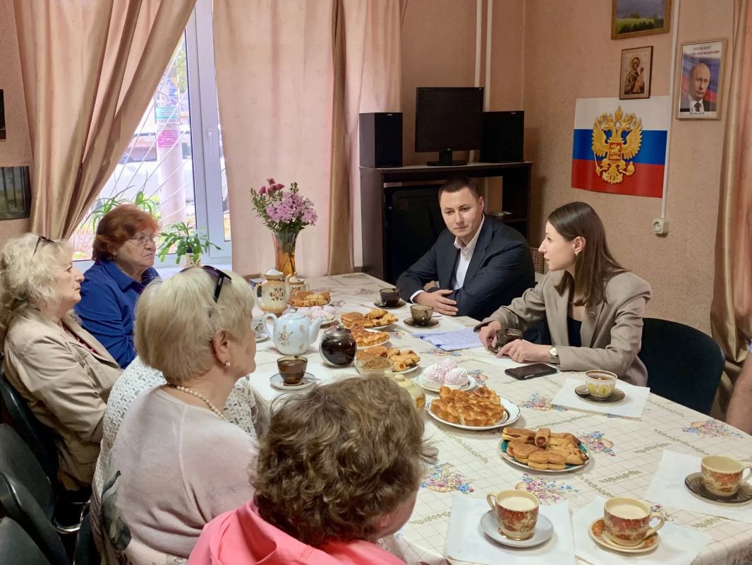 Депутаты встретились с активом городского союза инвалидов Депутаты встретились с активом городского союза инвалидов