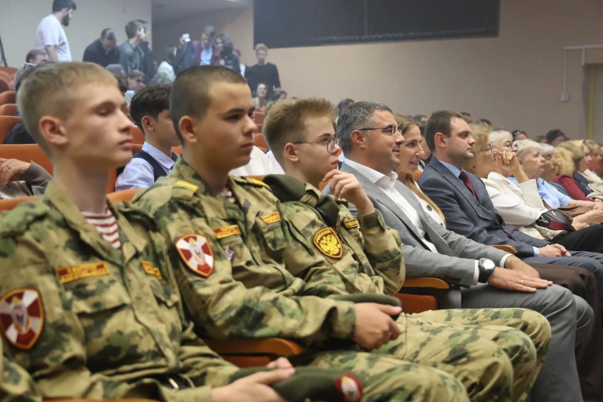 Глава города Тулы, руководитель фракции «Единая Россия» Алексей Эрк поприветствовал участников музыкально-просветительского марафона «Знать, чтобы гордиться» Глава города Тулы, руководитель фракции «Единая Россия» Алексей Эрк поприветствовал участников музыкально-просветительского марафона «Знать, чтобы гордиться»