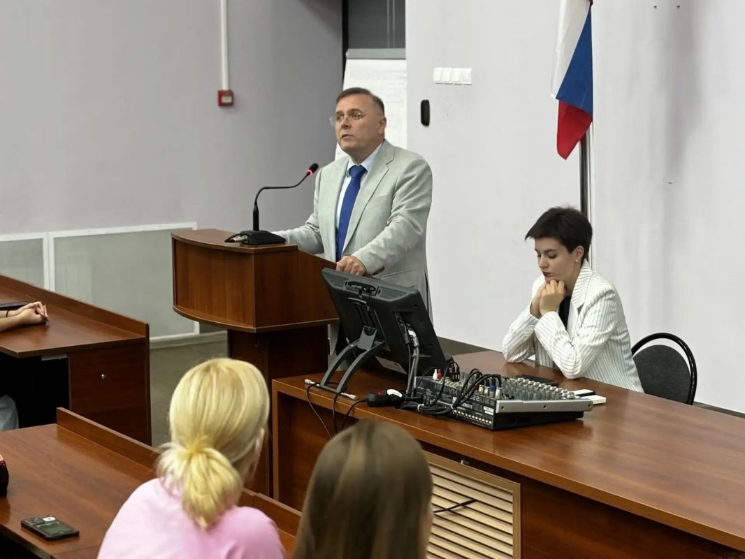 Около сотни студентов одного из крупнейших вузов Тульской области – Тульского государственного университета – узнали о предстоящем дне голосования не из рекламы, не из публикаций в СМИ – а лично от председателя избирательной... Около сотни студентов одного из крупнейших вузов Тульской области – Тульского государственного университета – узнали о предстоящем дне голосования не из рекламы, не из публикаций в СМИ – а лично от председателя избирательной...