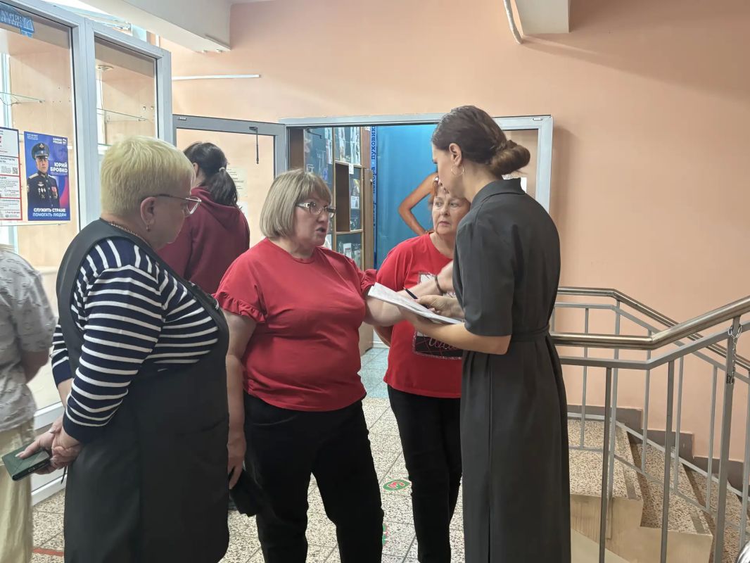 Заместитель председателя Тульской городской Думы, заместитель руководителя фракции «Единая Россия» Дарья Герасимова пообщалась с коллективом организации «Ярмарка на Фрунзе» Заместитель председателя Тульской городской Думы, заместитель руководителя фракции «Единая Россия» Дарья Герасимова пообщалась с коллективом организации «Ярмарка на Фрунзе»
