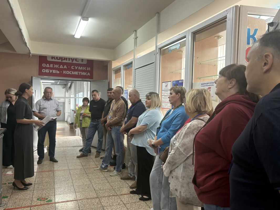 Заместитель председателя Тульской городской Думы, заместитель руководителя фракции «Единая Россия» Дарья Герасимова пообщалась с коллективом организации «Ярмарка на Фрунзе» Заместитель председателя Тульской городской Думы, заместитель руководителя фракции «Единая Россия» Дарья Герасимова пообщалась с коллективом организации «Ярмарка на Фрунзе»