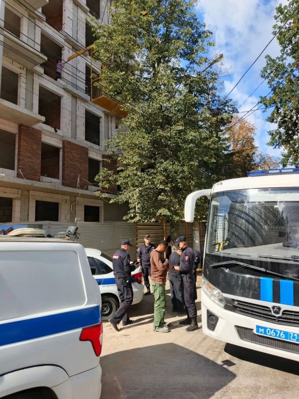 В Туле сотрудники полиции провели профилактические рейды на строительных площадках В Туле сотрудники полиции провели профилактические рейды на строительных площадках