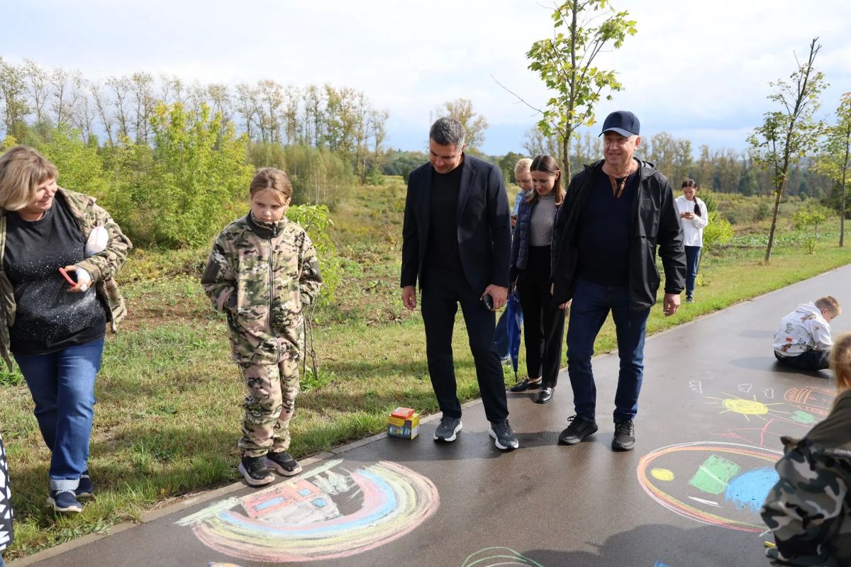 Глава города Тулы Алексей Эрк вместе с депутатом Государственной Думы Надеждой Школкиной и первым заместителем председателя Тульской городской Думы Анастасией Дементьевой побывали на празднике, организованном в честь дня... Глава города Тулы Алексей Эрк вместе с депутатом Государственной Думы Надеждой Школкиной и первым заместителем председателя Тульской городской Думы Анастасией Дементьевой побывали на празднике, организованном в честь дня...