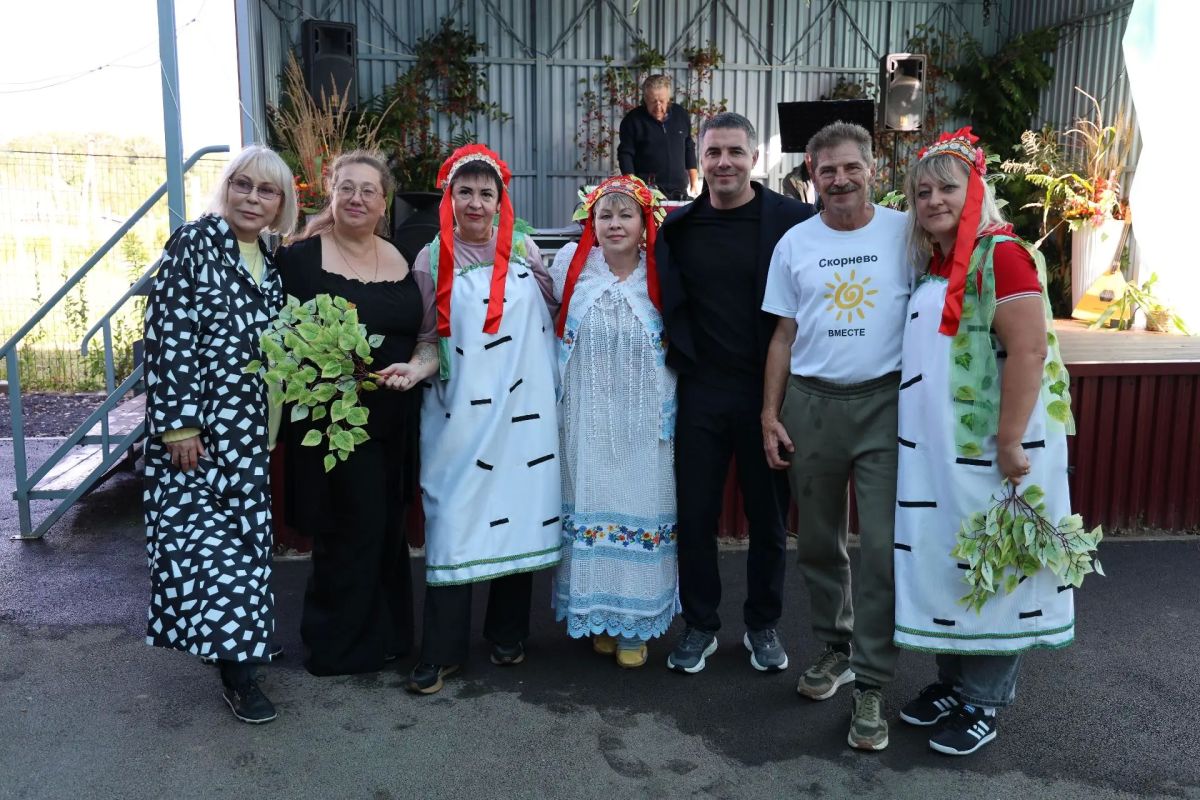 Глава города Тулы Алексей Эрк вместе с депутатом Государственной Думы Надеждой Школкиной и первым заместителем председателя Тульской городской Думы Анастасией Дементьевой побывали на празднике, организованном в честь дня... Глава города Тулы Алексей Эрк вместе с депутатом Государственной Думы Надеждой Школкиной и первым заместителем председателя Тульской городской Думы Анастасией Дементьевой побывали на празднике, организованном в честь дня...