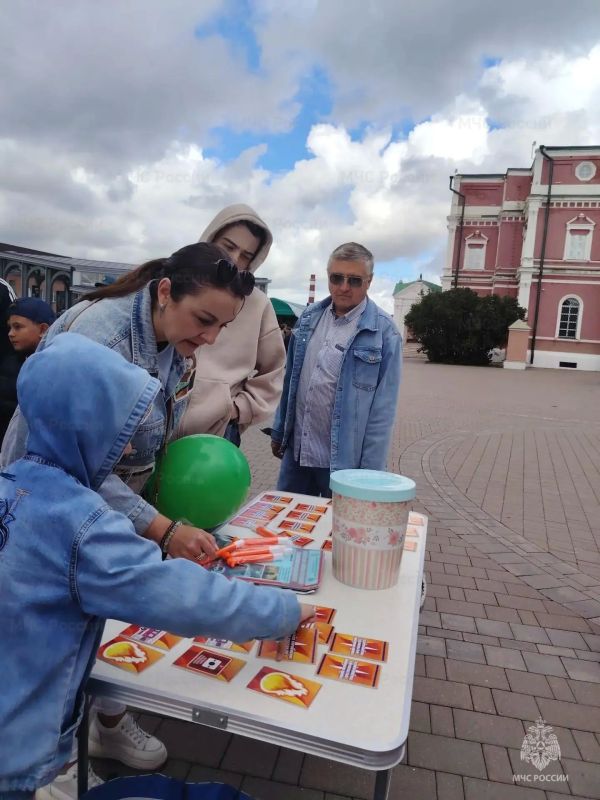 Спасатели приняли участие в благотворительной акции «Белый цветок» Спасатели приняли участие в благотворительной акции «Белый цветок»