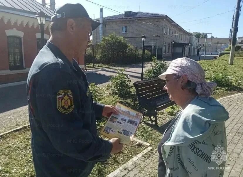 Рейды, датчики и беседы: как сотрудники МЧС России оберегают Арсеньевский и Одоевский районы от огня Рейды, датчики и беседы: как сотрудники МЧС России оберегают Арсеньевский и Одоевский районы от огня