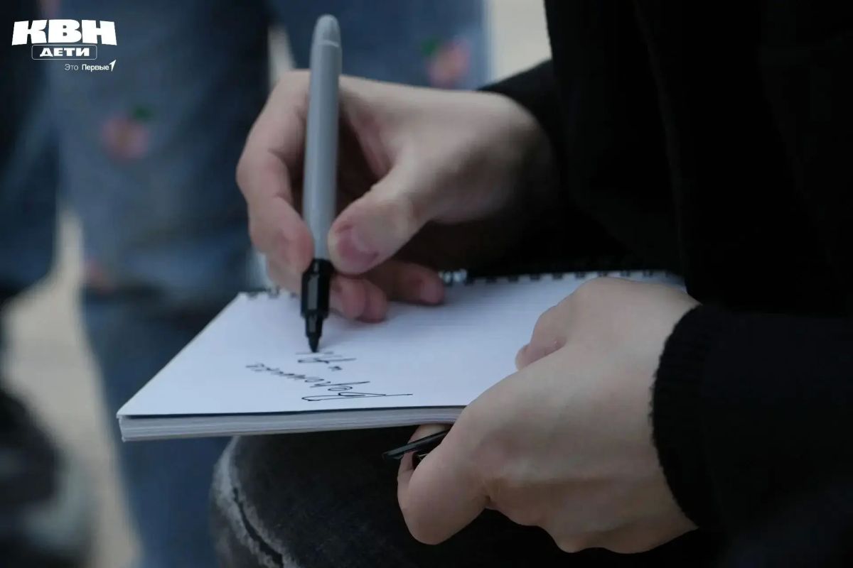 Когда мечты сбываются: певец Шаман встретился с 6-летней фанаткой на фестивале «КВН.Первые» Когда мечты сбываются: певец Шаман встретился с 6-летней фанаткой на фестивале «КВН.Первые»