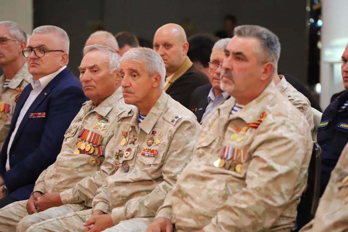 В Тульском музее оружия встретились ветераны боевых действий В Тульском музее оружия встретились ветераны боевых действий