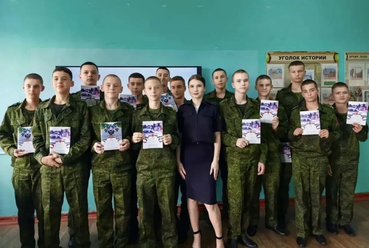 Сотрудники Госавтоинспекции провели профилактическое мероприятие с воспитанниками кадетской школы