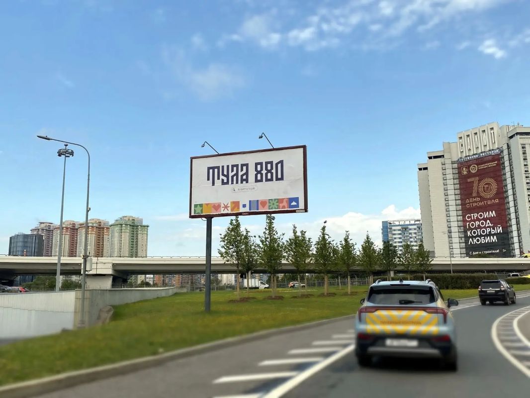 А такие баннеры сейчас появились по всей Москве А такие баннеры сейчас появились по всей Москве
