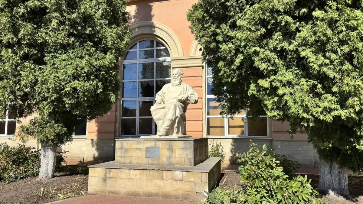На станции в Щекино открыли «Сквер Победы» На станции в Щекино открыли «Сквер Победы»
