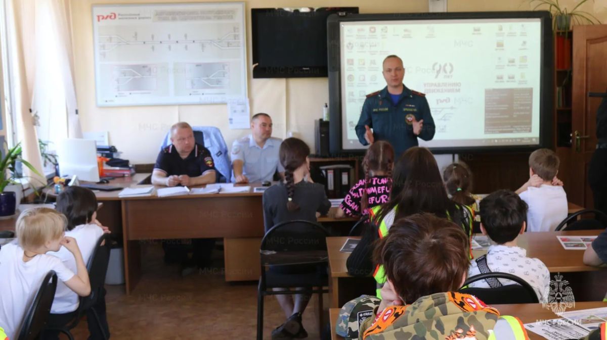 Подрастающему поколению рассказали о безопасности на железной дороге Подрастающему поколению рассказали о безопасности на железной дороге
