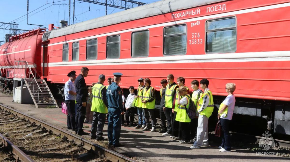 Подрастающему поколению рассказали о безопасности на железной дороге Подрастающему поколению рассказали о безопасности на железной дороге