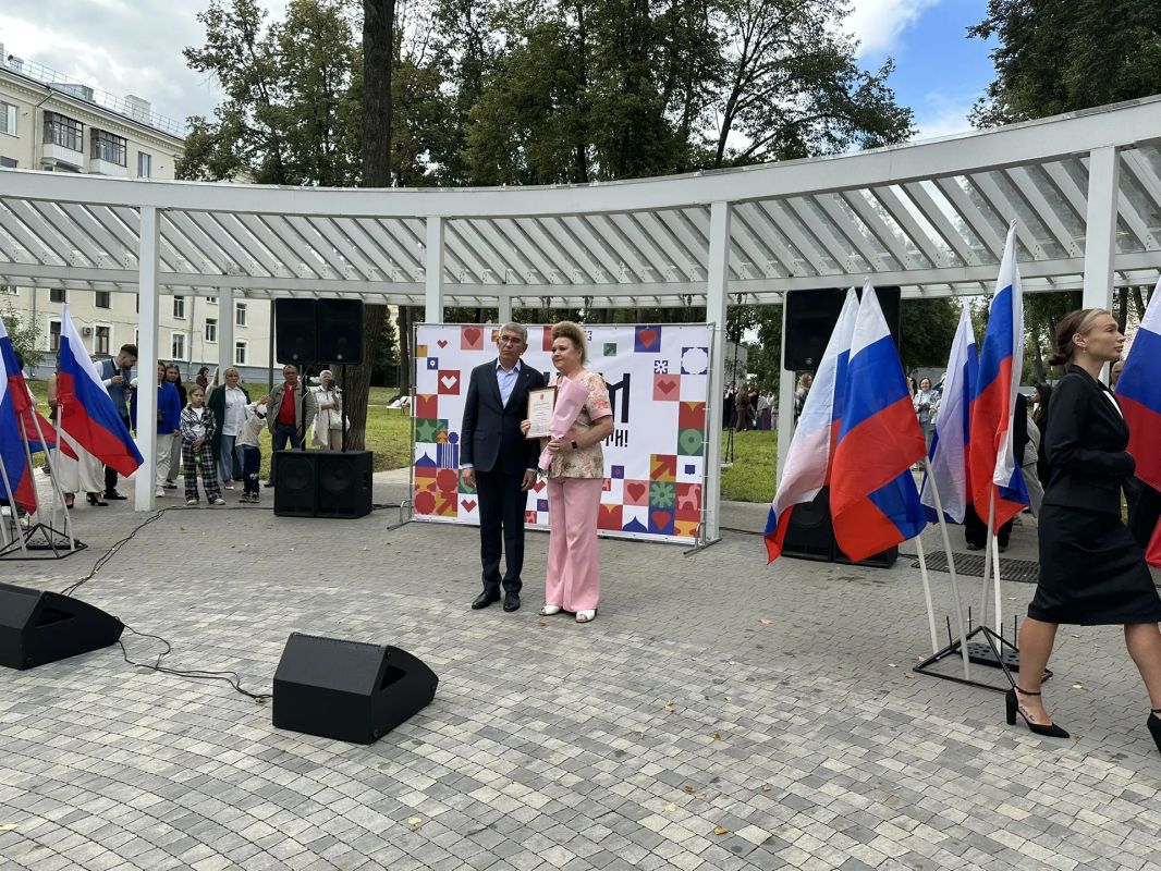 Дмитрий Миляев: В Новомосковске вручил региональные награды жителям, которые вносят свой вклад в развитие родного города и Тульской области Дмитрий Миляев: В Новомосковске вручил региональные награды жителям, которые вносят свой вклад в развитие родного города и Тульской области