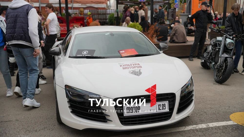 В День города тулякам показали Ferrari и Lamborghini В День города тулякам показали Ferrari и Lamborghini