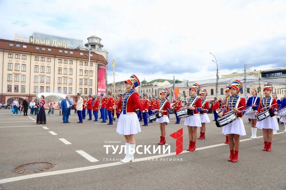 В центре Тулы в День города прозвучали "Фанфары Тульского кремля" В центре Тулы в День города прозвучали "Фанфары Тульского кремля"