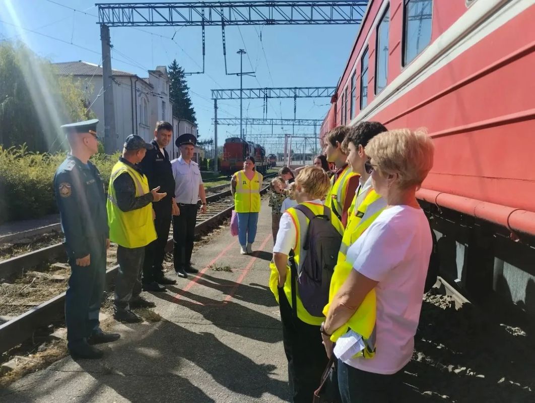 Тульские транспортные полицейские совместно с представителями РЖД Тульского региона провели акцию «День профилактики» Тульские транспортные полицейские совместно с представителями РЖД Тульского региона провели акцию «День профилактики»